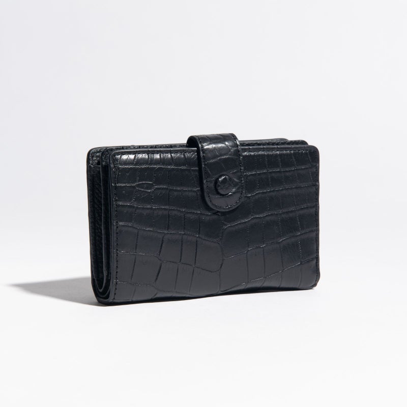 マットクロコボタン付き二つ折財布ブラック1