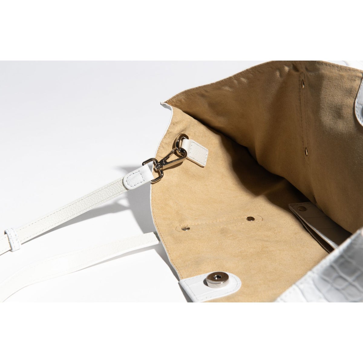 マットクロコソフトトートホワイト6